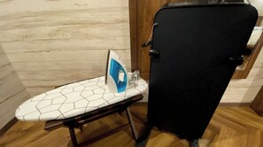 1 quarto, escrivaninha, ferros/tábuas de passar roupa, Wi-Fi de cortesia