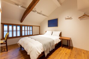 1 soverom, skrivebord, wi-fi (inkludert) og sengetøy