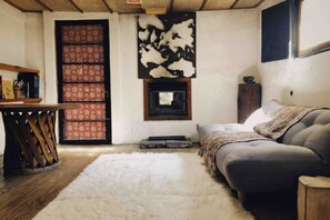 Téléviseur connecté, jeux vidéo, lecteur de DVD, livres