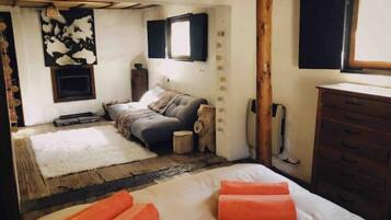 5 chambres, fer et planche à repasser, Wi-Fi, draps fournis