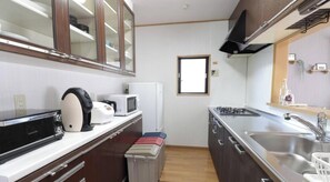 Fridge, microwave, stovetop, cookware/dishes/utensils