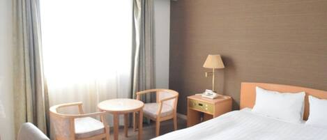 1 chambre, bureau, fer et planche à repasser, Wi-Fi gratuit