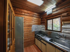 Fridge, microwave, stovetop, cookware/dishes/utensils - Chartered cottage Cute logsCampanula 26people / Agatsuma-gun Gunma (Agatsuma-gun)