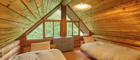 3 bedrooms, desk, free WiFi, bed sheets