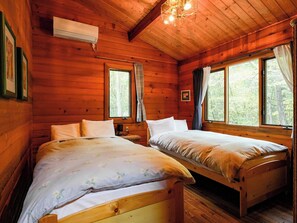 3 bedrooms, desk, free WiFi, bed sheets