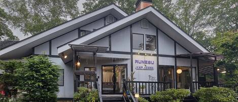 المنشأة من الخارج