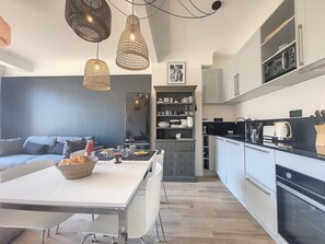 Fridge, microwave, oven, dishwasher
