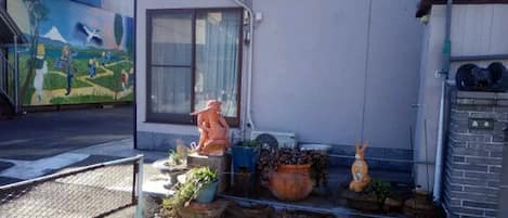 المنطقة المحيطة بالمنشأة