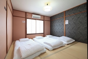2 habitaciones, escritorio, tabla de planchar con plancha y wifi gratis