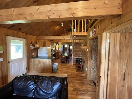Smart TV, fireplace. Northern Maine Large Cabin 4 • Wifi • Kitchen • AC