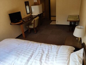 1 bedroom, desk, free WiFi, bed sheets - Nonsmoking single room without meals 2 1600200 / Nishiwaki Hyōgo (Nishiwaki)