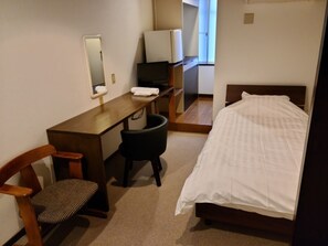 1 bedroom, desk, free WiFi, bed sheets - Nonsmoking single room without meals 2 1600200 / Nishiwaki Hyōgo (Nishiwaki)