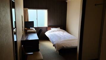 1 bedroom, desk, free WiFi, bed sheets