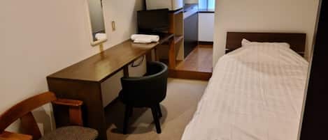 1 bedroom, desk, free WiFi, bed sheets