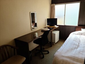 1 bedroom, desk, free WiFi, bed sheets