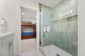 Bathtub, hair dryer, towels, soap - Brand New Remodel 5 bedroom 2000+sqft Walk to Lift (Park City)