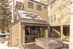 Exterior - Brand New Remodel 5 bedroom 2000+sqft Walk to Lift (Park City)