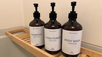 SĂšche-cheveux, serviettes fournies