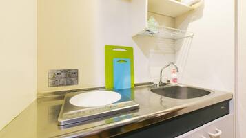 Fridge, microwave, stovetop, cookware/dishes/utensils