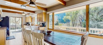 Fantastic mountain home with fast WiFi, deck, stunning views, grill & game room