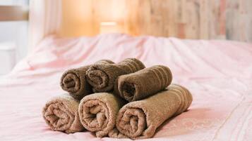 1 bedroom, desk, free WiFi, bed sheets