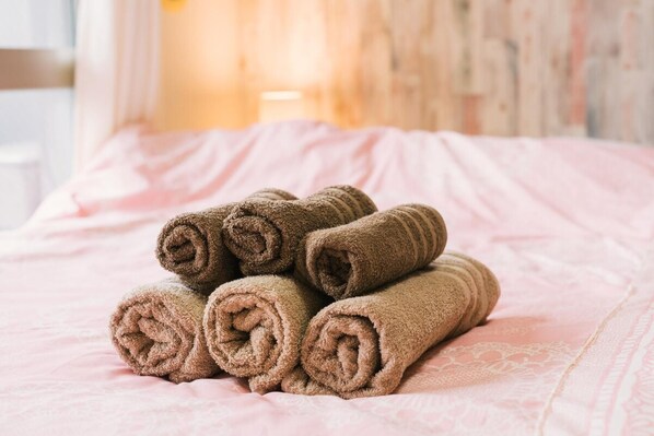 1 dormitori, escriptori, wifi gratuïta i roba de llit 