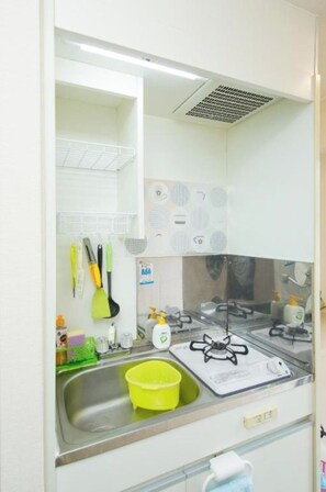 Fridge, microwave, stovetop, cookware/dishes/utensils