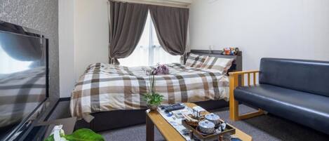 1 soverom, skrivebord, strykejern/-brett og wi-fi (inkludert)