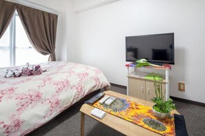 1 habitación, escritorio, tabla de planchar con plancha y wifi gratis 