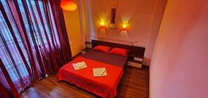 3 makuuhuonetta, silitysrauta/-lauta, Wi-Fi, vuodevaatteet