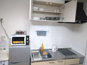 雪櫃、微波爐、廚房用具/餐具/器皿