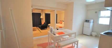 1 bedroom, desk, free WiFi, bed sheets