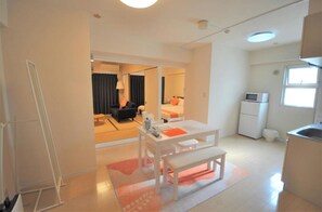 1 bedroom, desk, free WiFi, bed sheets