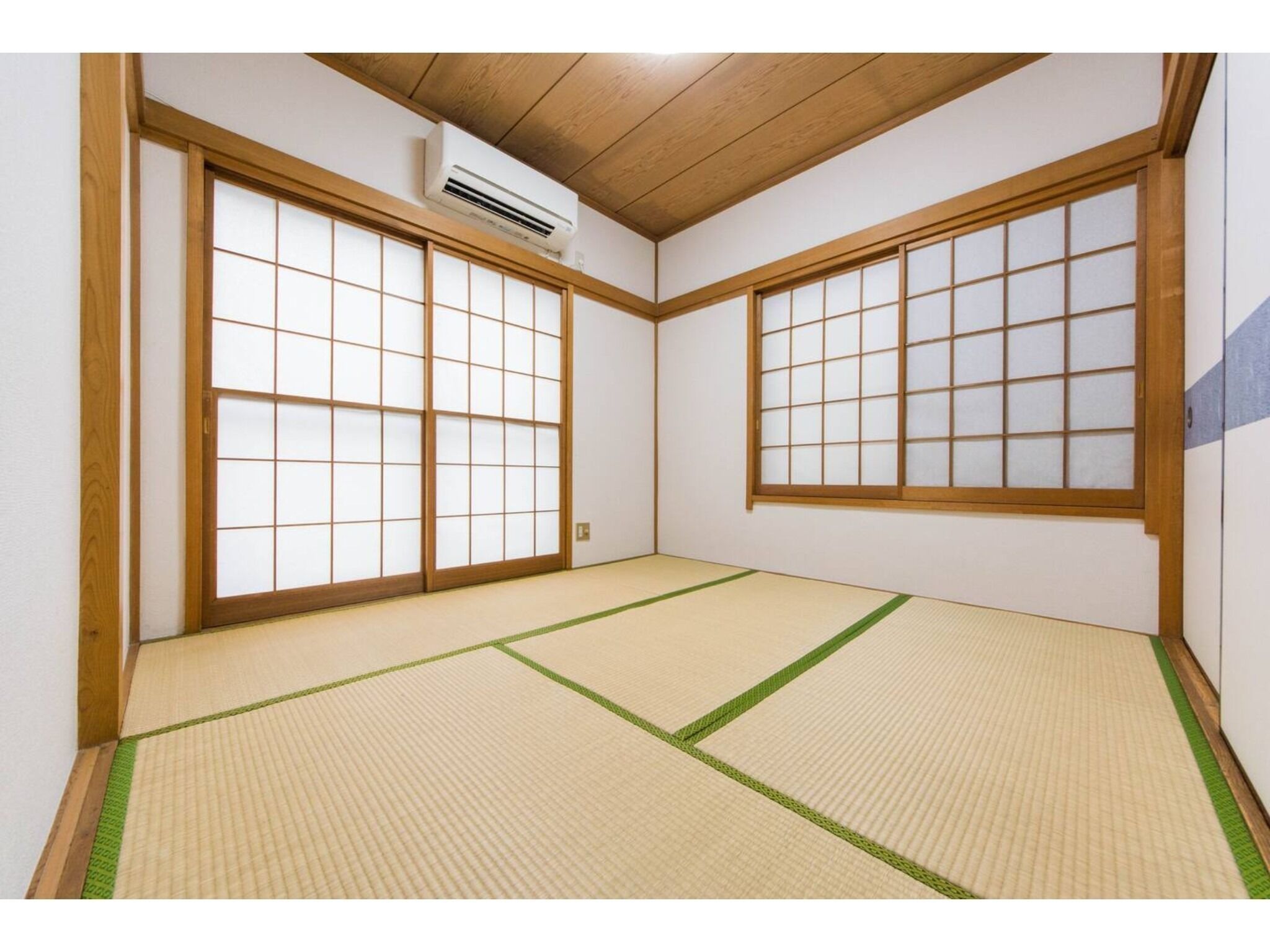 2 soverom, skrivebord, strykejern/-brett og wi-fi (inkludert)