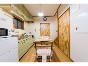 Fridge, microwave, stovetop, cookware/dishes/utensils