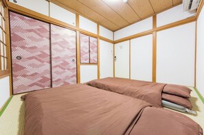 2 室のベッドルーム、デスク、アイロン / アイロン台、WiFi (無料)