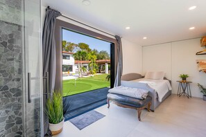 5 bedrooms, in-room safe, desk, iron/ironing board - Luxury Villa W/ Pool, Concierge, Yacht and Chef Services! (Miami)