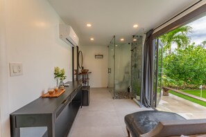 Interior - Ultimate FIFA Villa W/ Soccer Field, Pool, Sauna, Games & Concierge Services! (Miami)