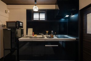 Fridge, microwave, stovetop, cookware/dishes/utensils - Kyoto SHIORI / Kyoto Kyōto (Kyoto)