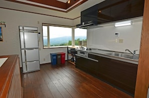 Fridge, microwave, stovetop, cookware/dishes/utensils