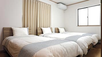 4 bedrooms, iron/ironing board, free WiFi, bed sheets