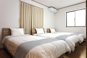4 bedrooms, iron/ironing board, free WiFi, bed sheets