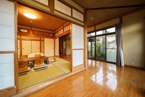 Interior - Yumeguri no Yakata Yoshino Sakura Rock Bath Opena / Yufu Ōita (Yufu)