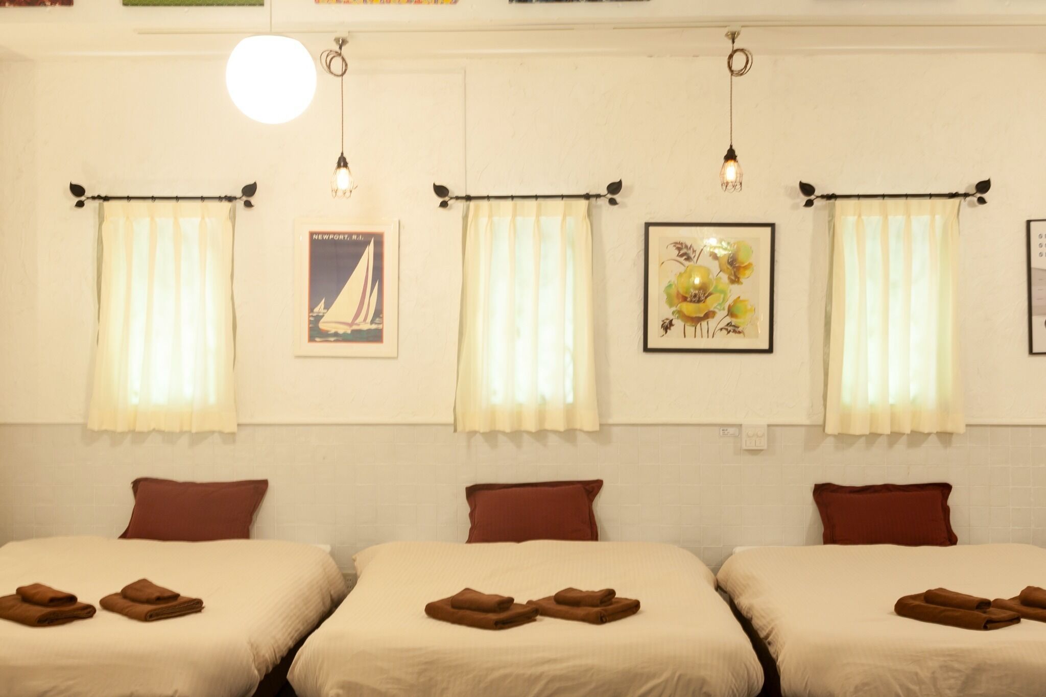 1 室のベッドルーム、デスク、WiFi (無料)、ベッドシーツ