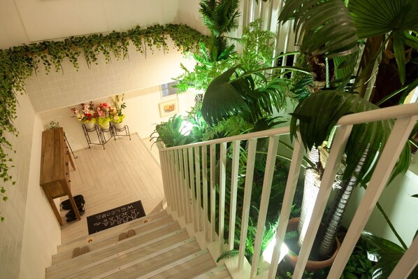 المنشأة من الداخل