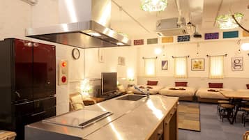 Fridge, microwave, stovetop, cookware/dishes/utensils