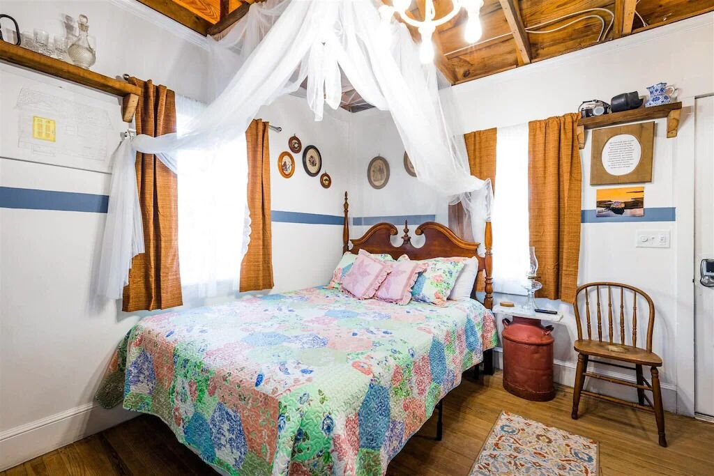 1 bedroom, iron/ironing board, internet, bed sheets