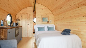 2 bedrooms, individually decorated, individually furnished, free WiFi
