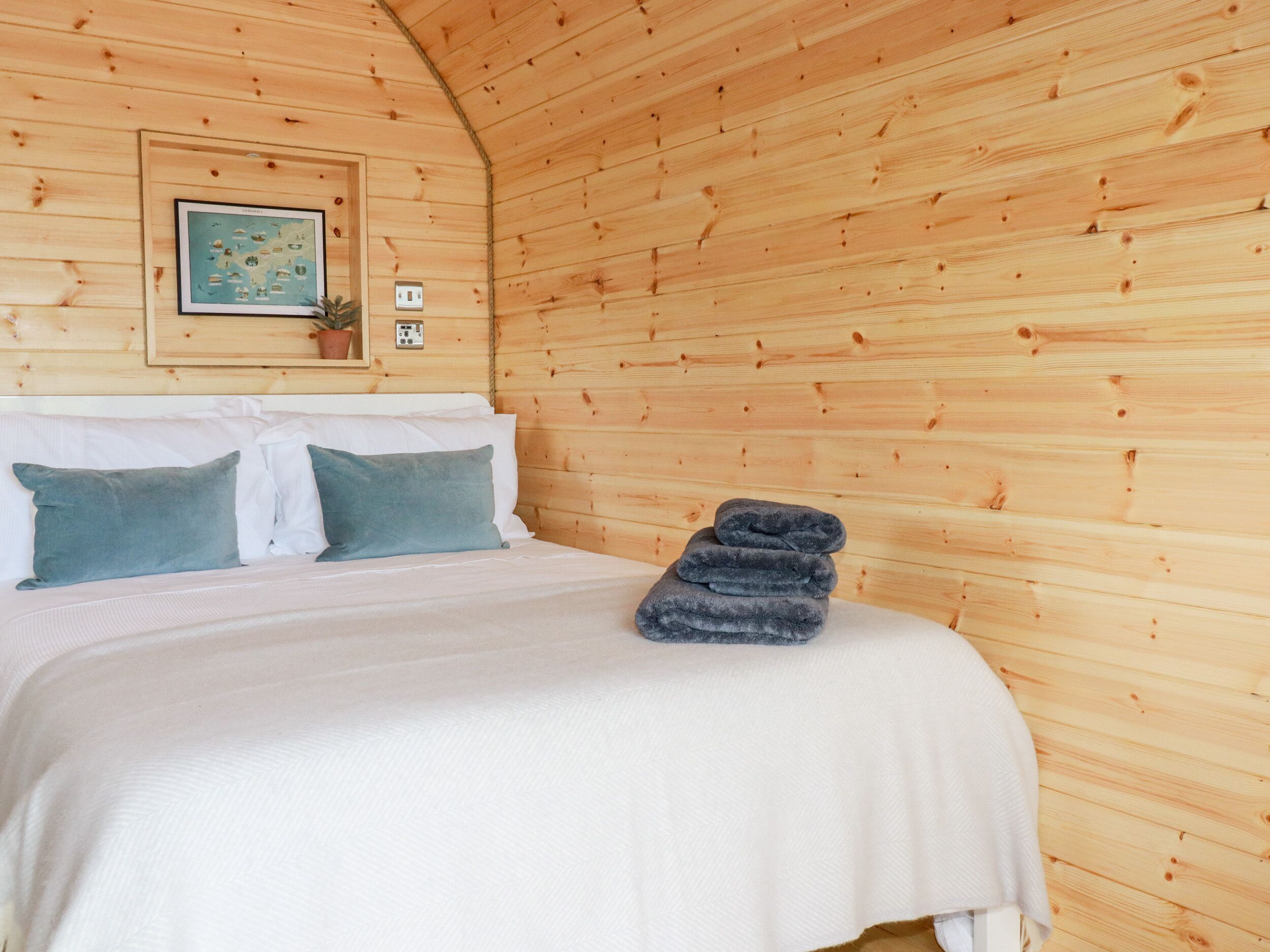 2 bedrooms, individually decorated, individually furnished, free WiFi