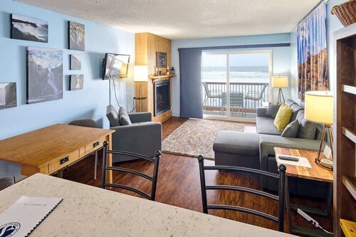 Lovely Oceanfront Condo -Top Floor - Pet Friendly!